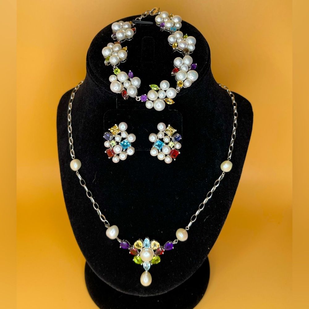 Dainty genuine pearl and gem stone set!